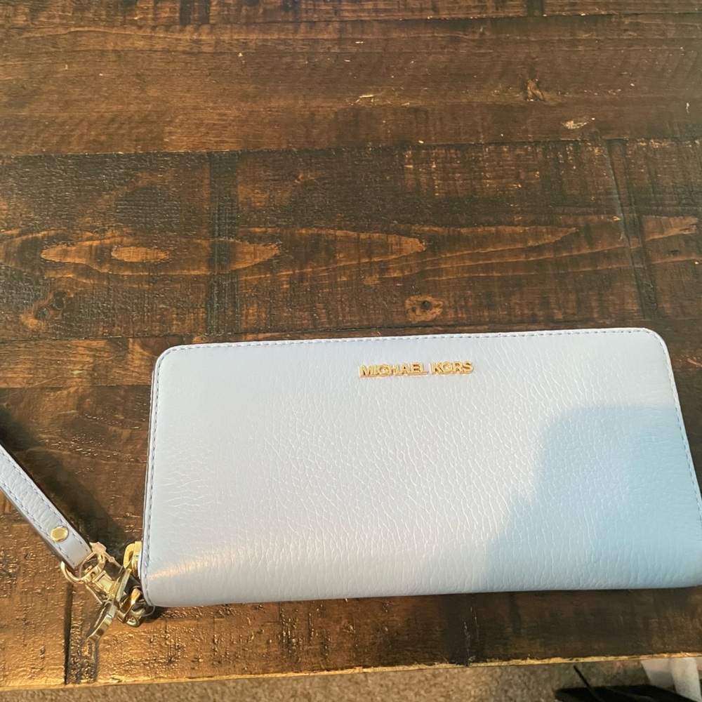 Michael Kors Light Sky blue Lg travel continental leather